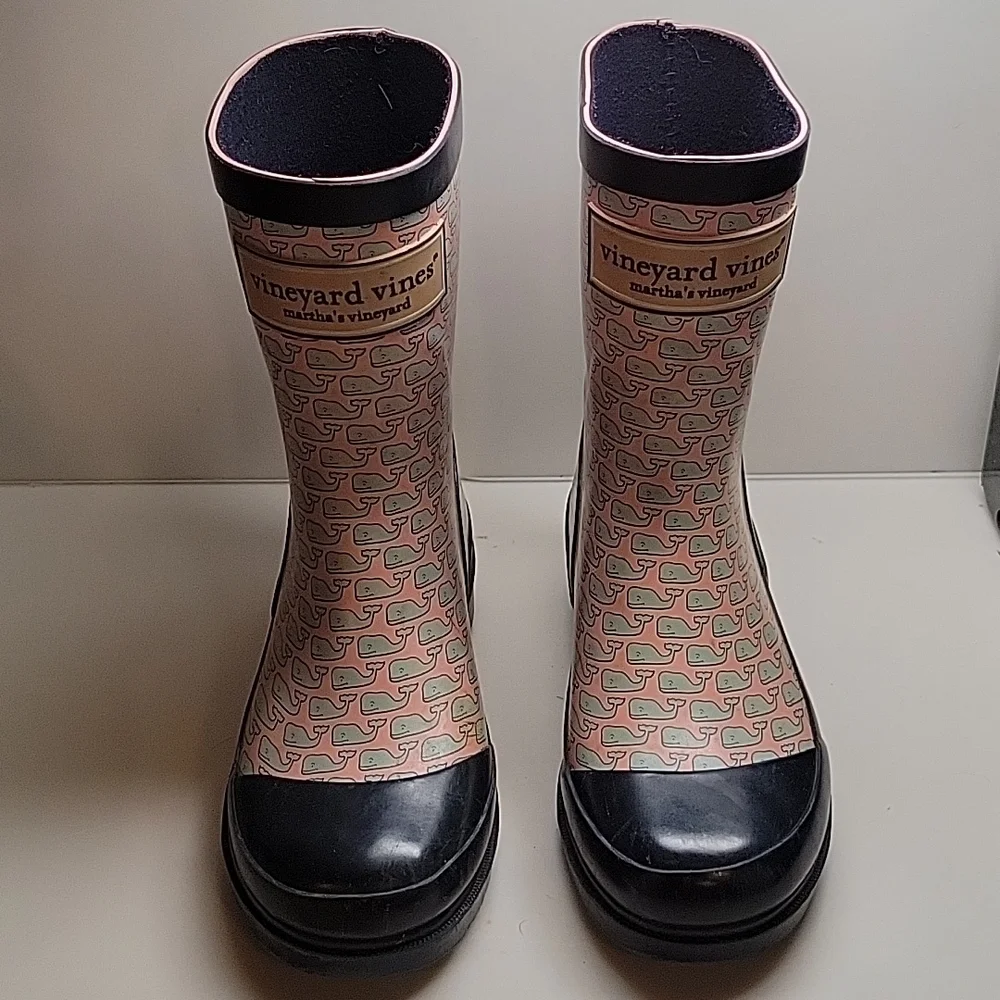 Vineyard Vines rain boots pink with whales - Picture 2 of 9